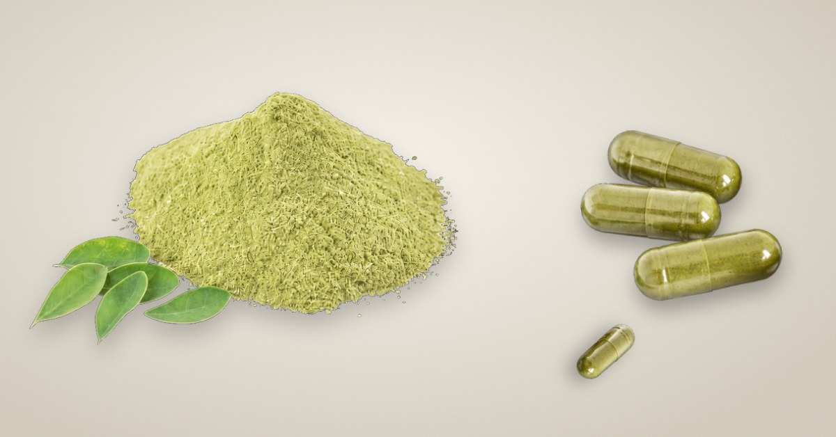 Moringa powder next to moringa capsules